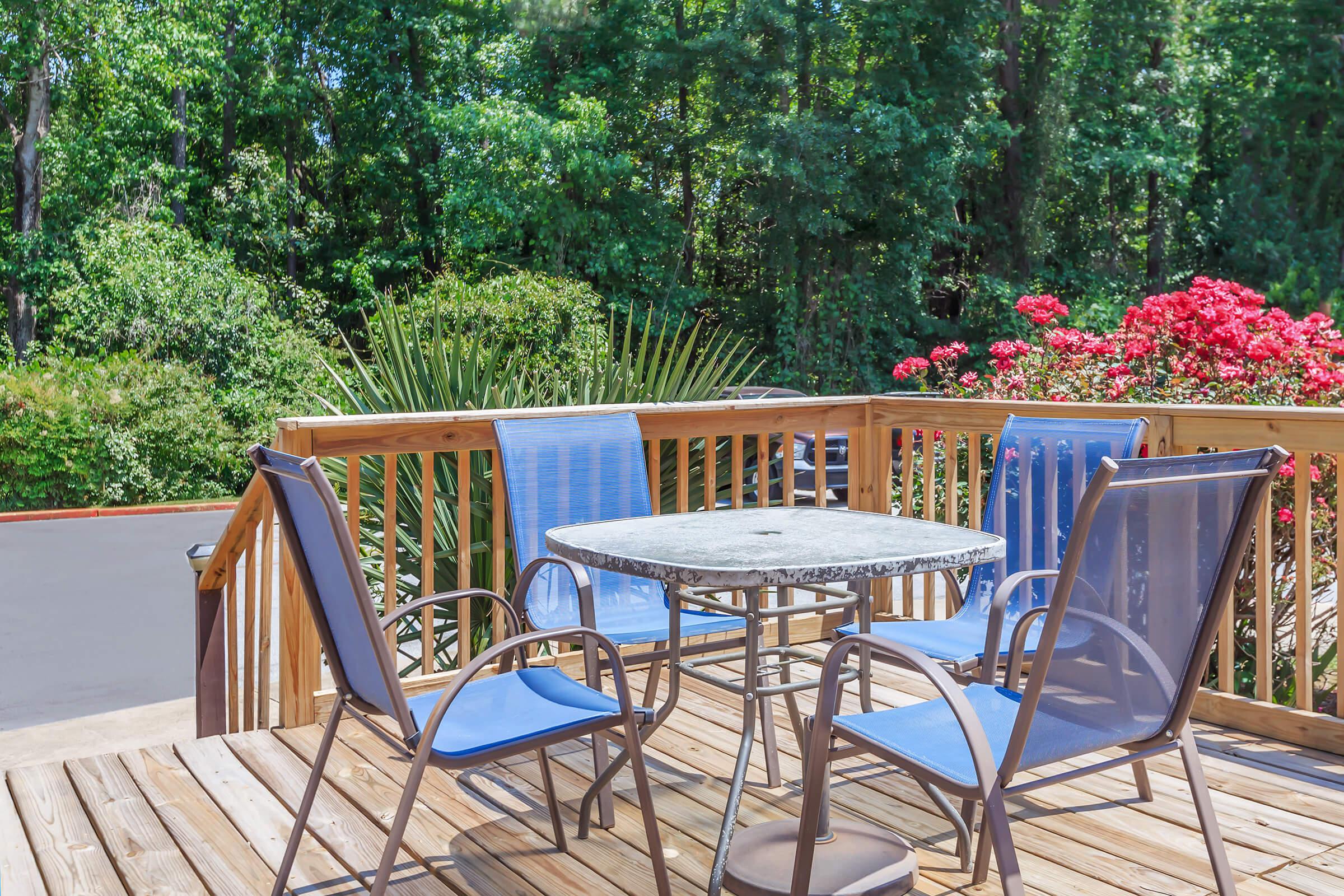 a group of lawn chairs sitting on top of a wooden table