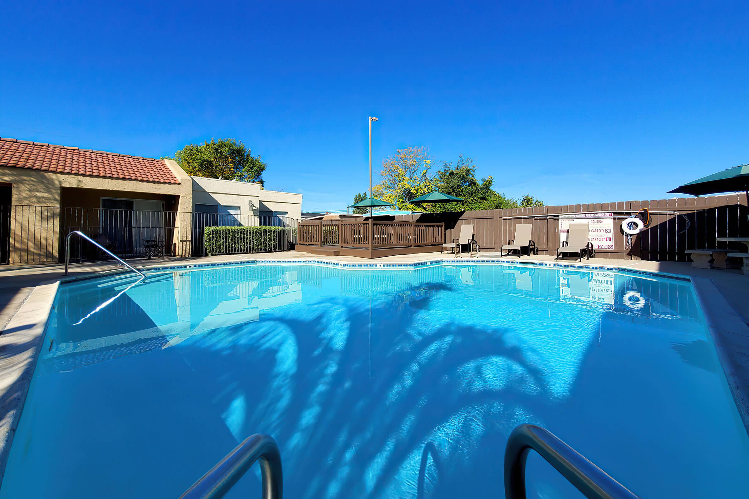 a pool outside of a building