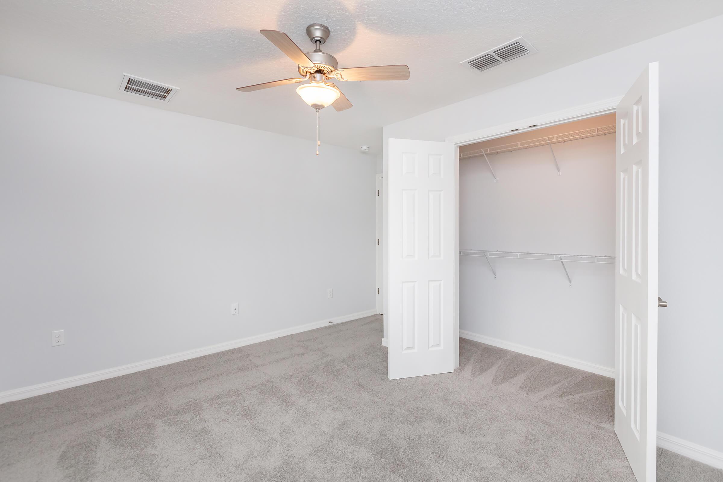 LARGE CLOSETS IN SPRING HILL, FLORIDA