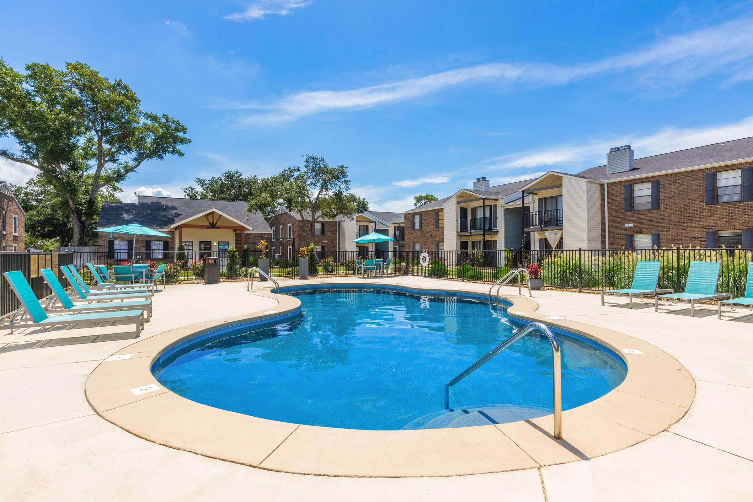 a row of lawn chairs sitting on top of a swimming pool