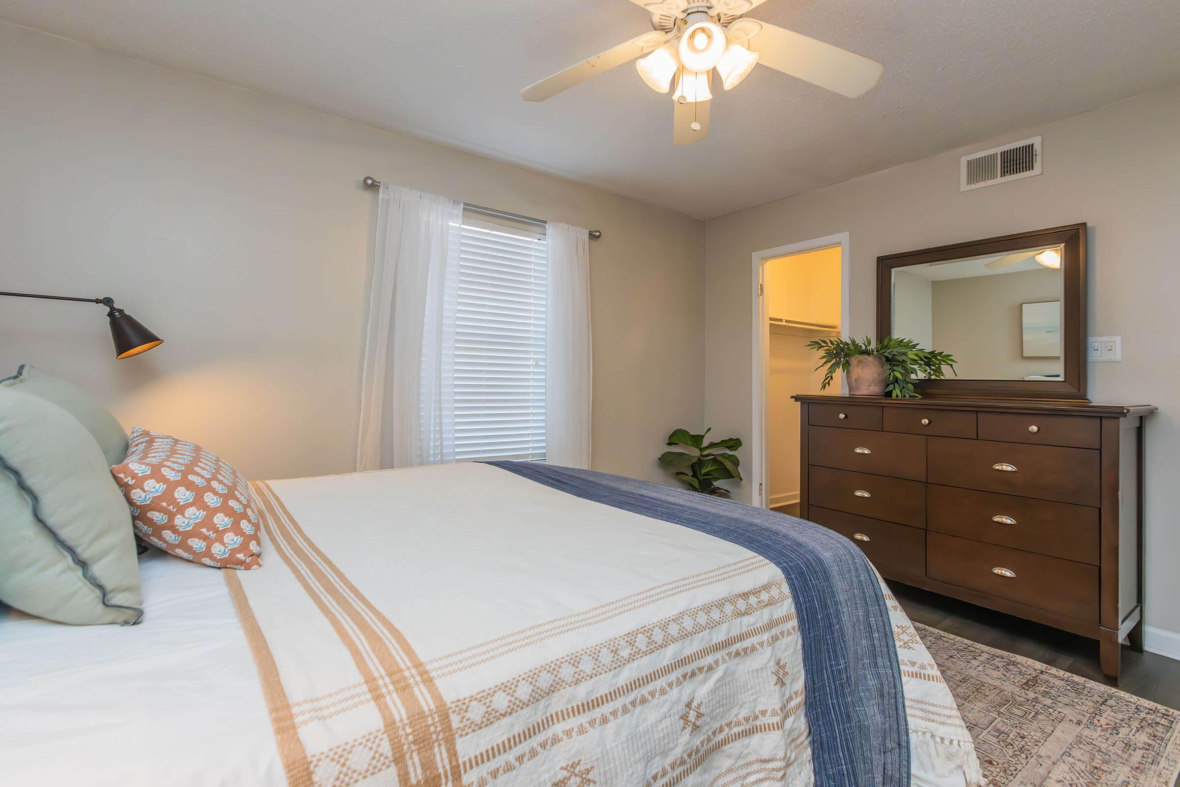 a bedroom with a bed in a hotel room