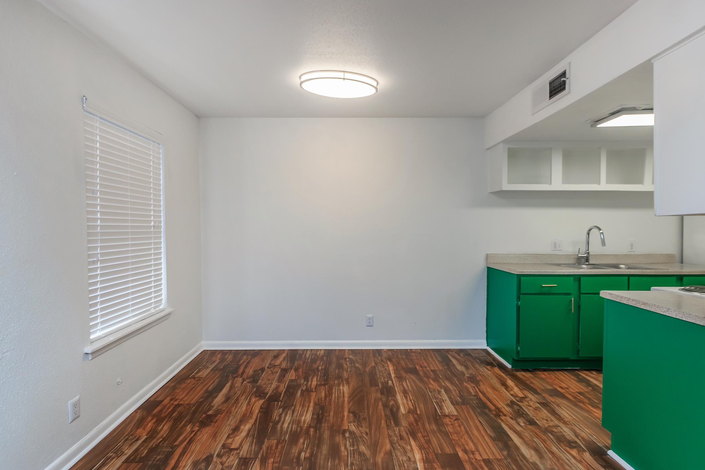 LARGE EAT-IN  DINING ROOM