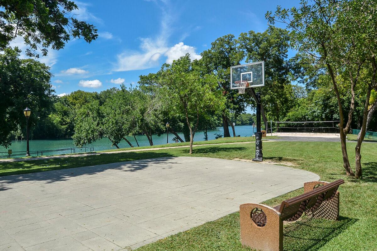 Westshore Colony Apartments in New Braunfels, TX - Basketball Court 02.jpg