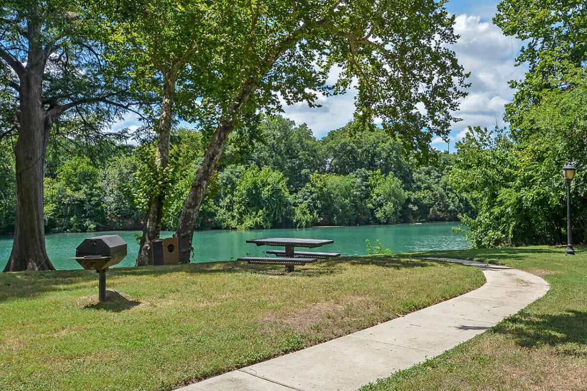 Westshore Colony Apartments in New Braunfels, TX - Picnic Area 03.jpg
