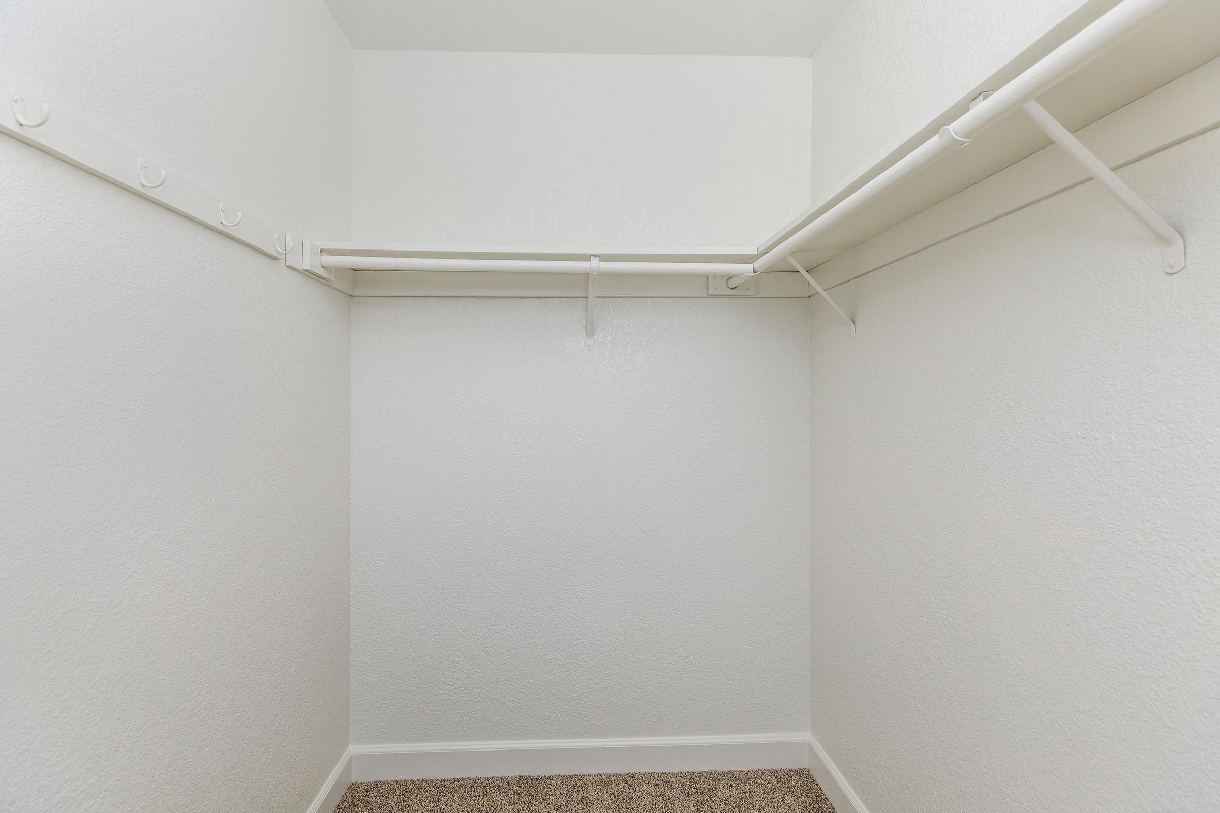 WALK-IN CLOSETS