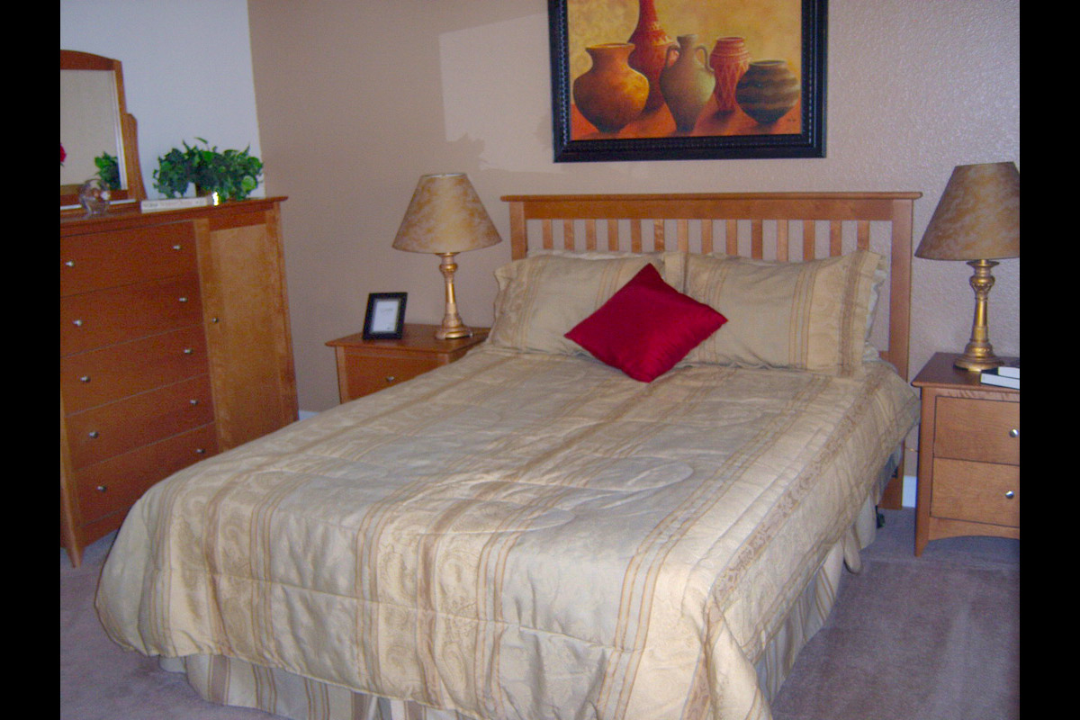 a bedroom with a bed in a hotel room