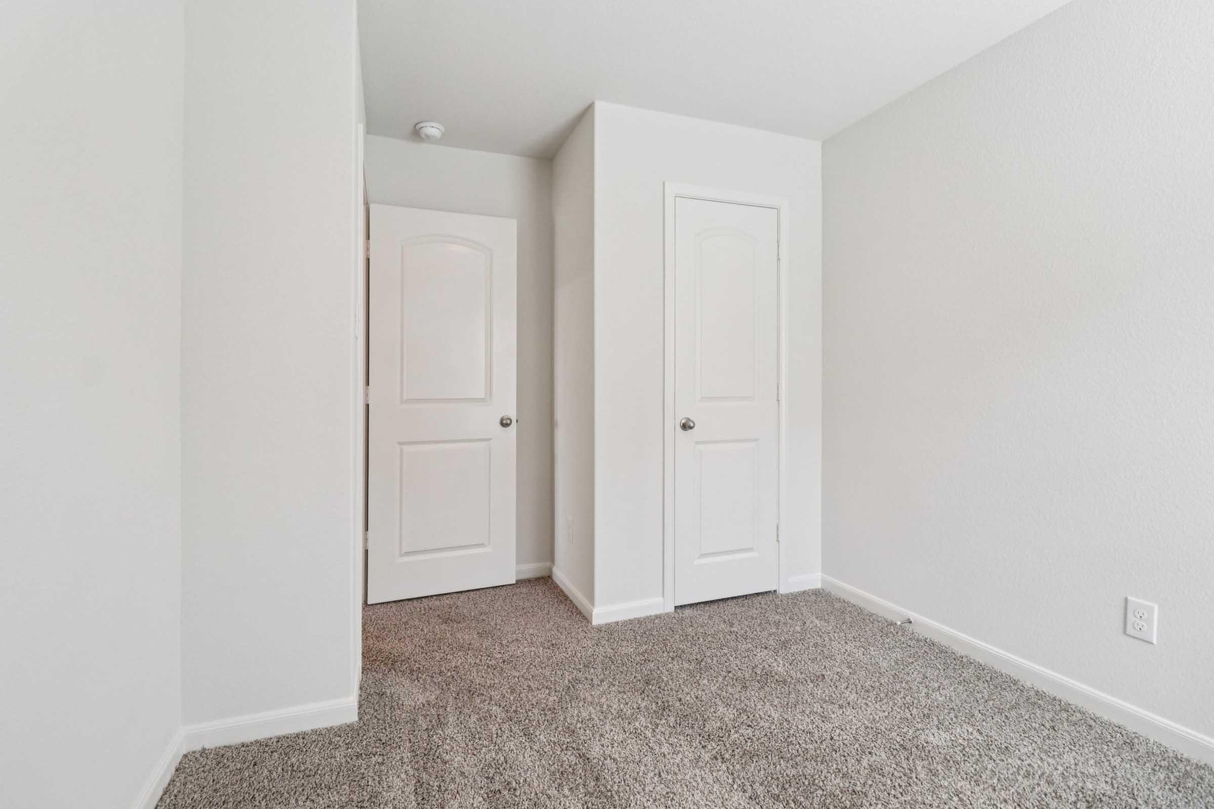 140-web-or-mls-804 Beall St. Denton-S1009-023.jpg
