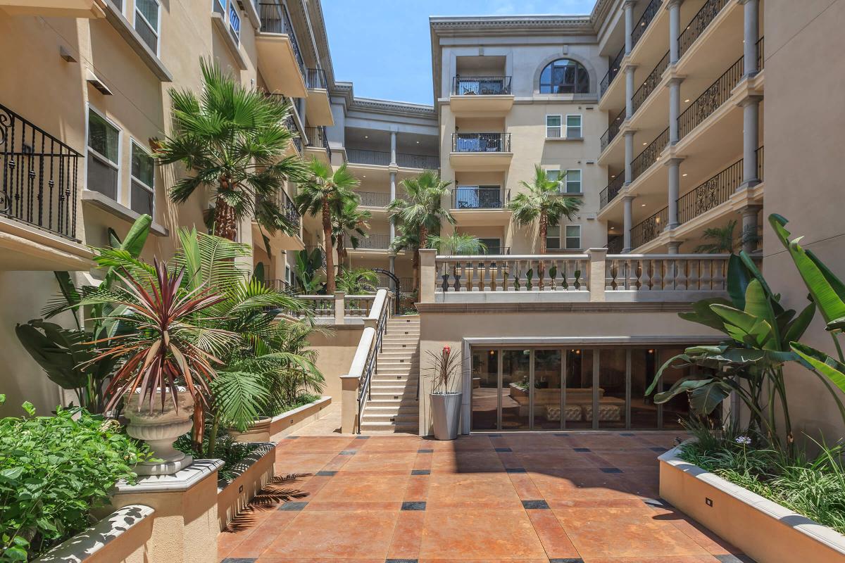 Broadway Palace Apartments - Amenities