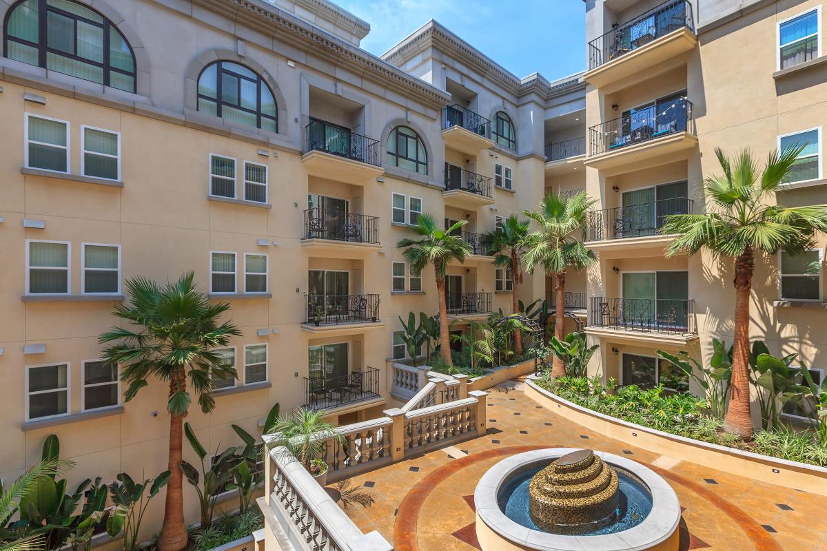 Broadway Palace Apartments - Amenities