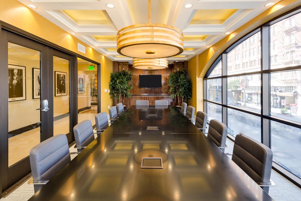 Broadway Palace Apartments - Business Center
