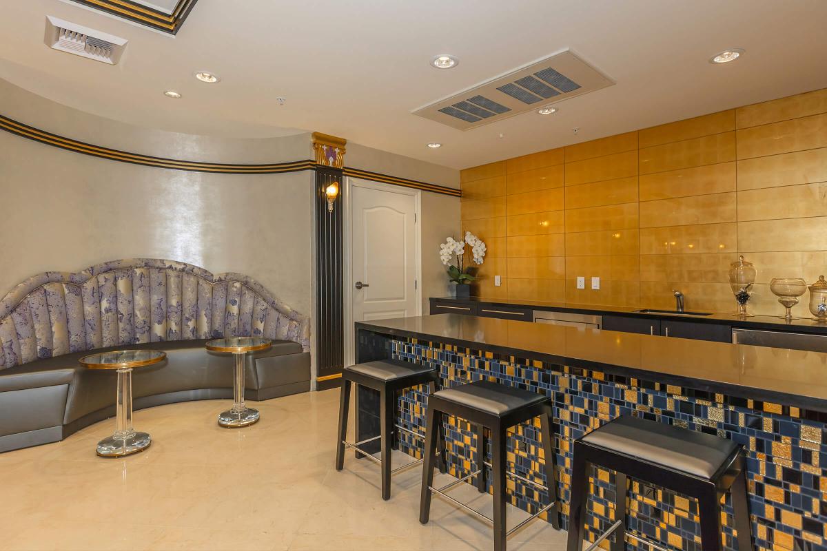 Broadway Palace Apartments - Entertainment Lounge
