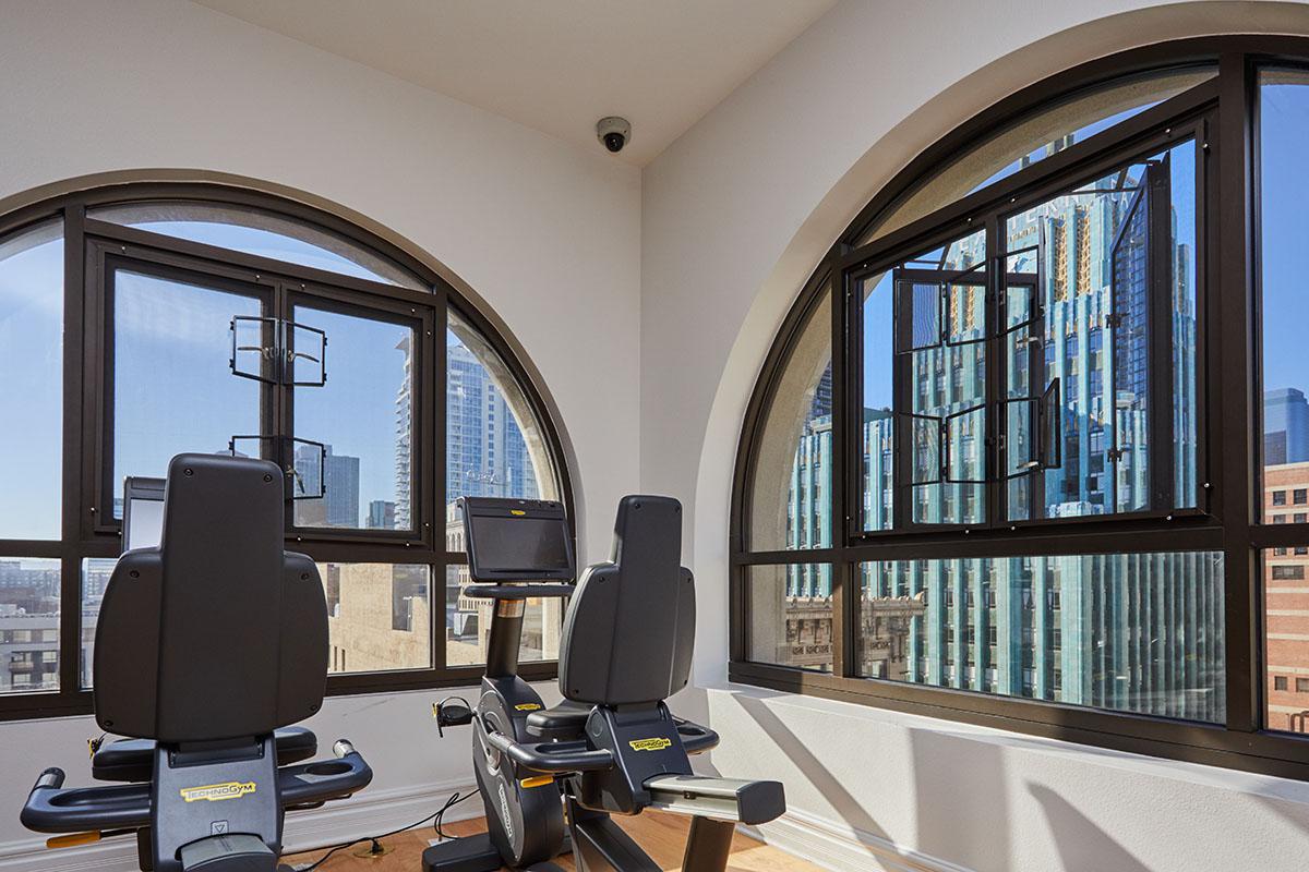 Broadway Palace Apartments - Gym