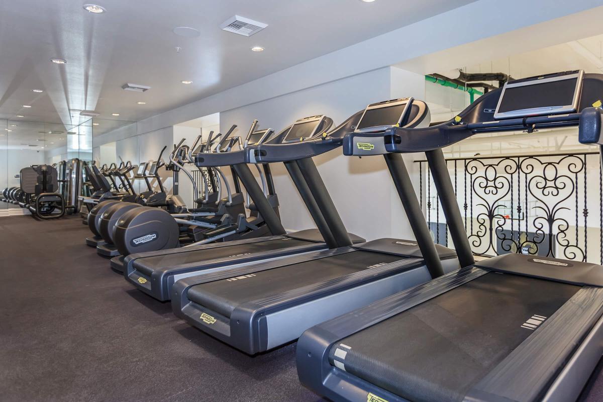 Broadway Palace Apartments - Gym