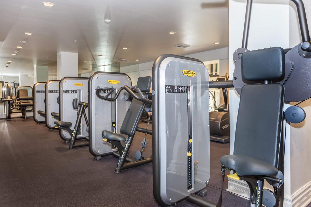 Broadway Palace Apartments - Gym