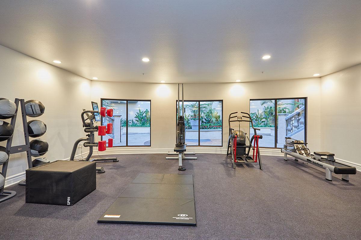 Broadway Palace Apartments - Gym