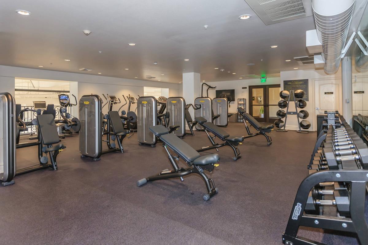 Broadway Palace Apartments - Gym
