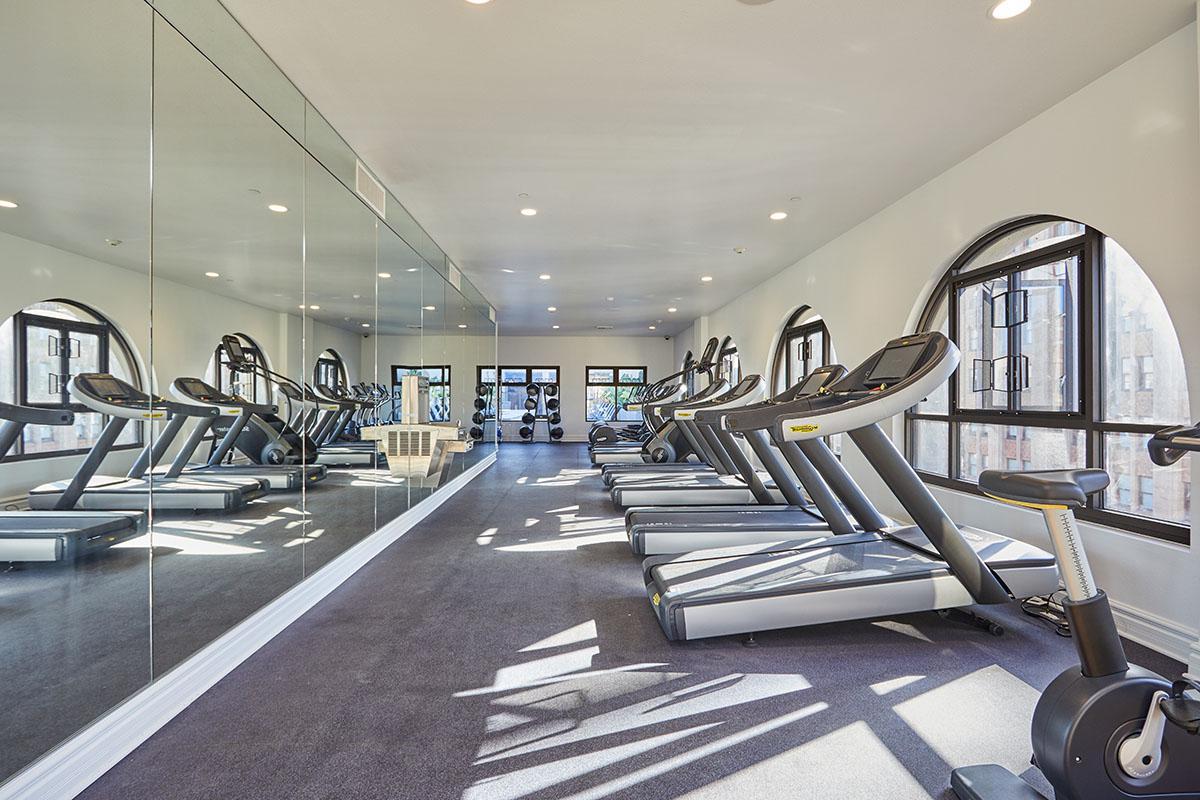 Broadway Palace Apartments - Gym