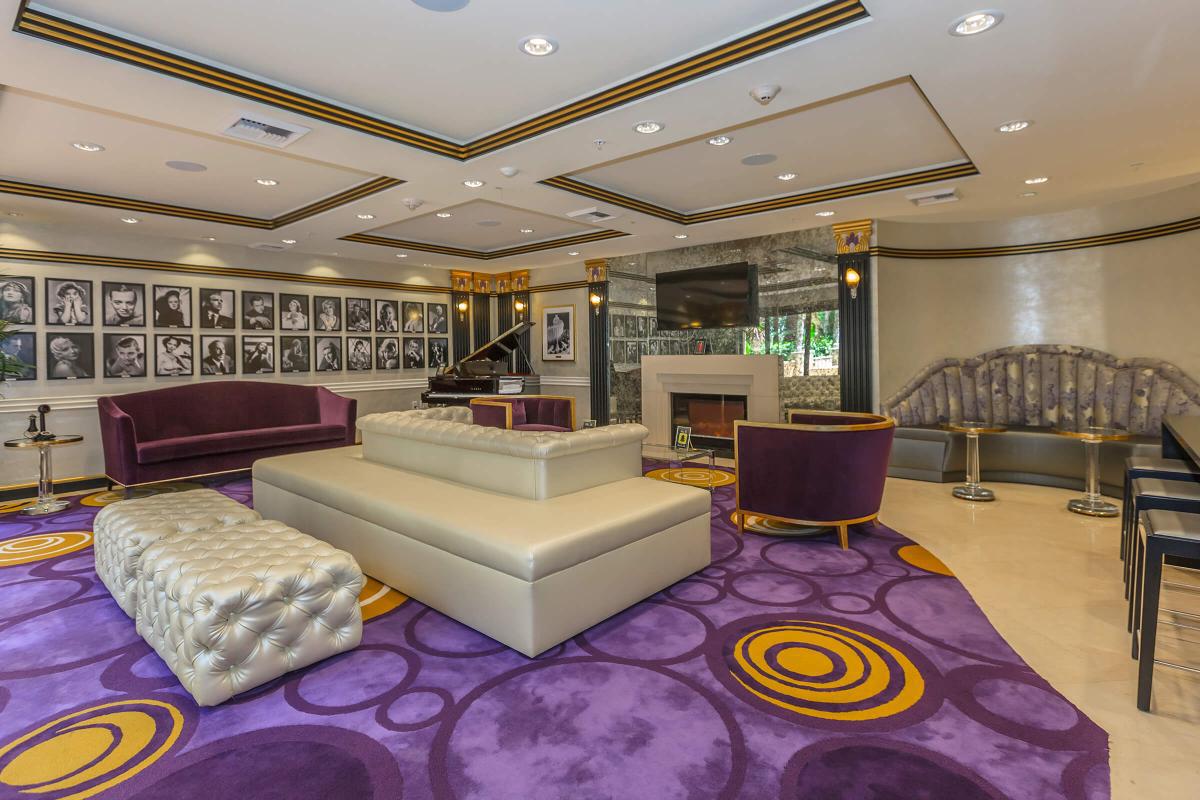 Broadway Palace Apartments - Karaoke Lounge