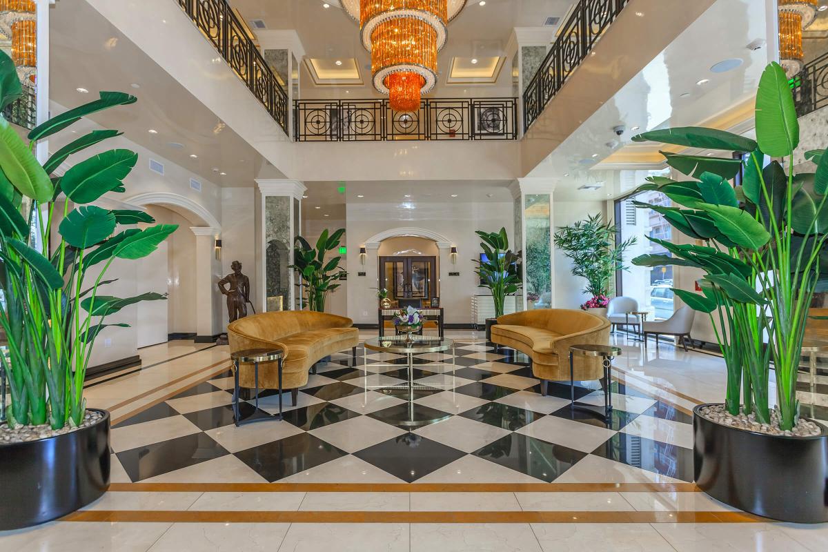 Broadway Palace Apartments - Lobby