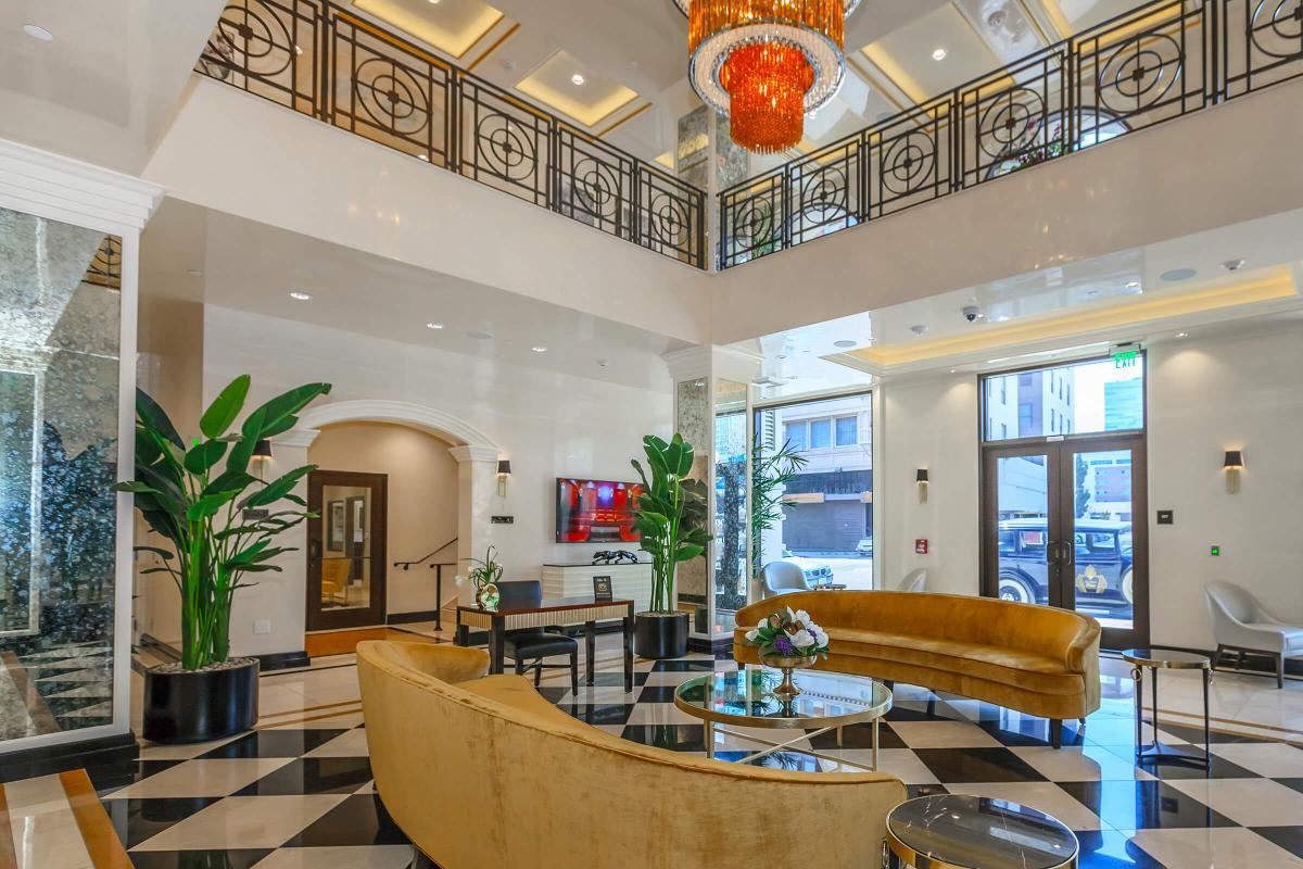 Broadway Palace Apartments - Lobby
