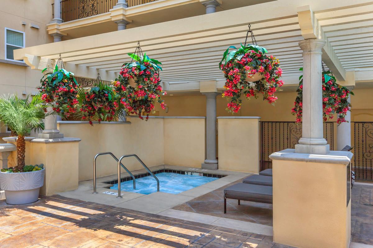 Broadway Palace Apartments - Pool