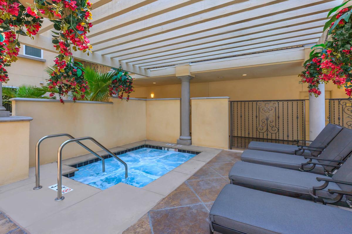 Broadway Palace Apartments - Pool