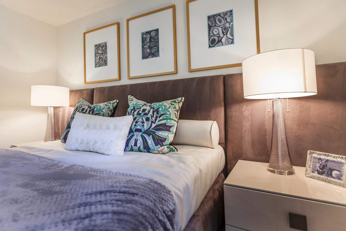 Broadway Palace Apartments - Bedroom