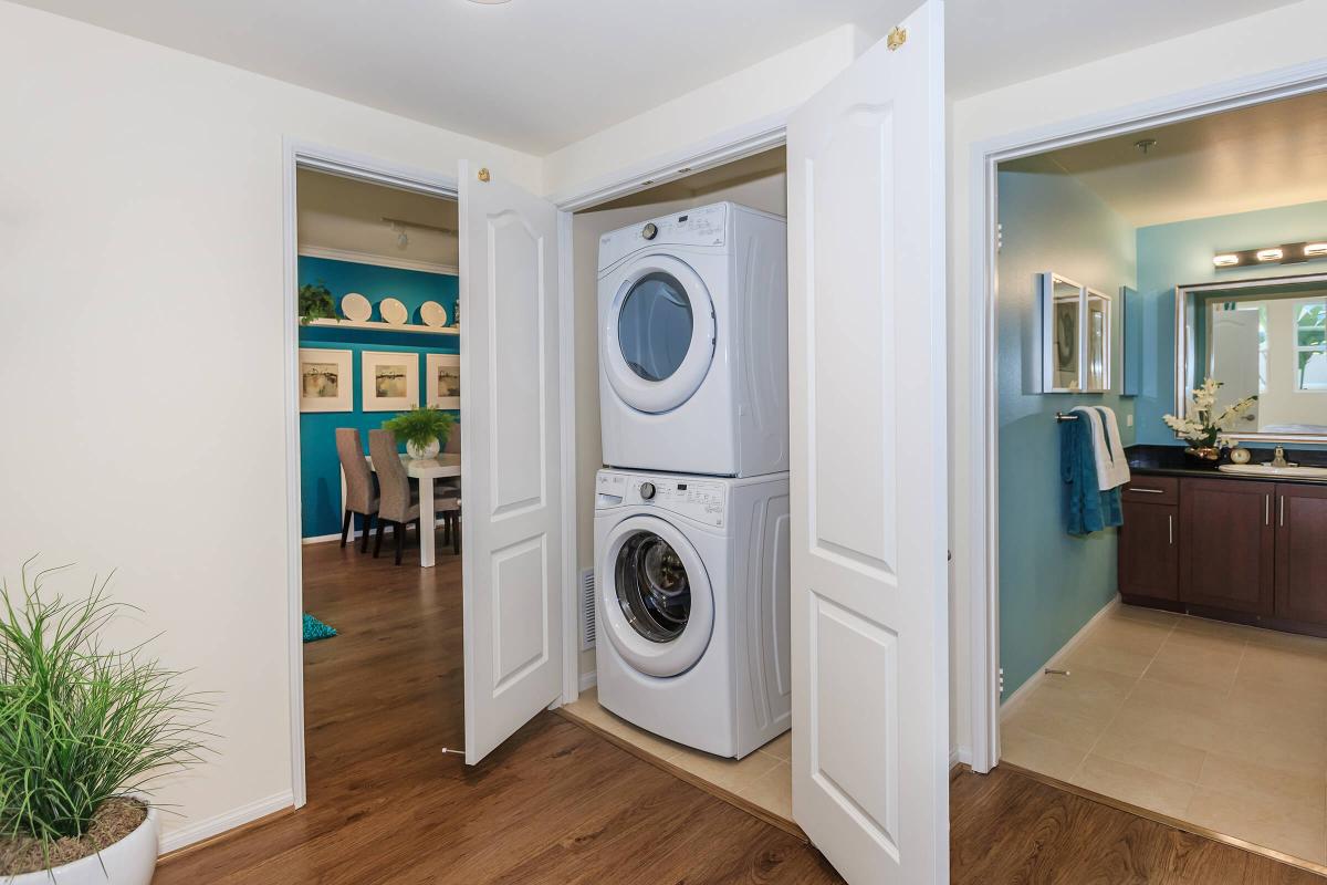 Broadway Palace Apartments - Interior