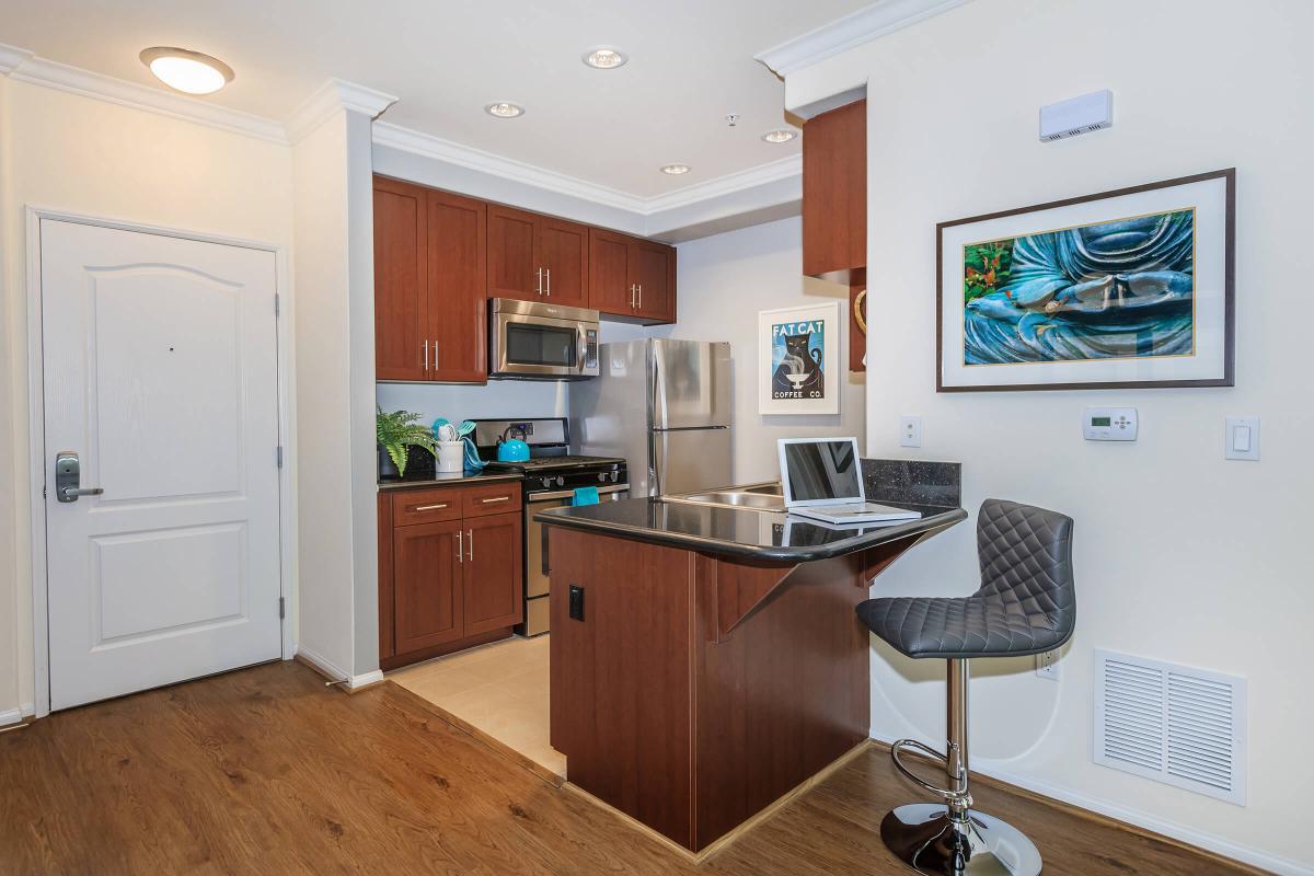 Broadway Palace Apartments - Kitchen