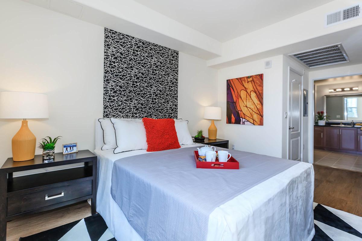 Broadway Palace Apartments - Bedroom