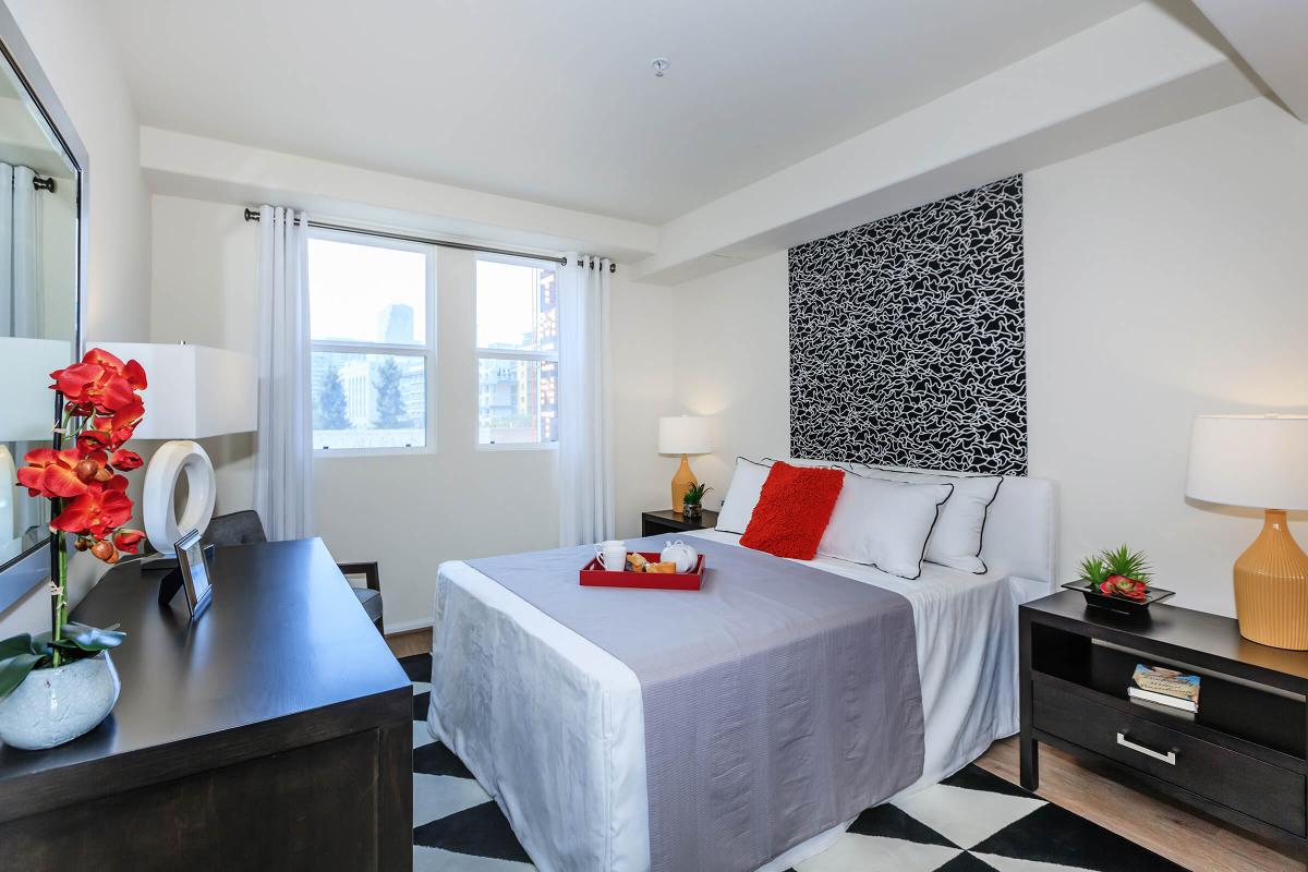 Broadway Palace Apartments - Bedroom