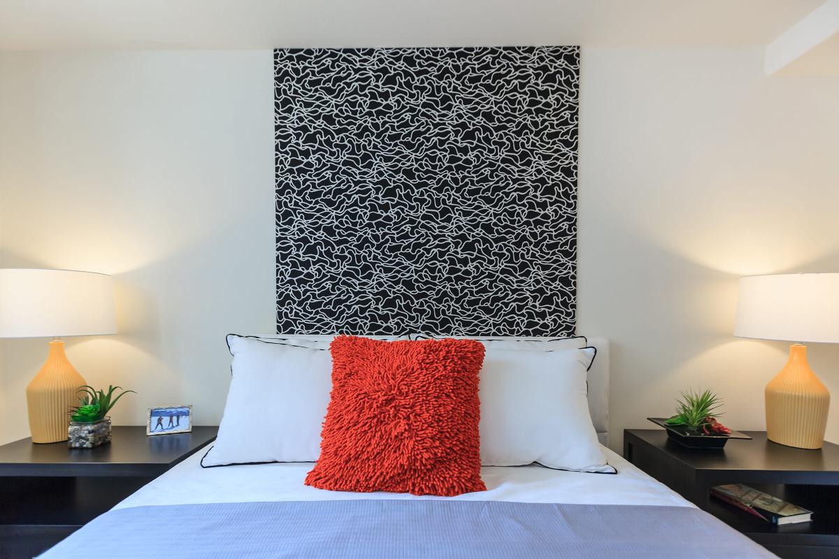 Broadway Palace Apartments - Bedroom