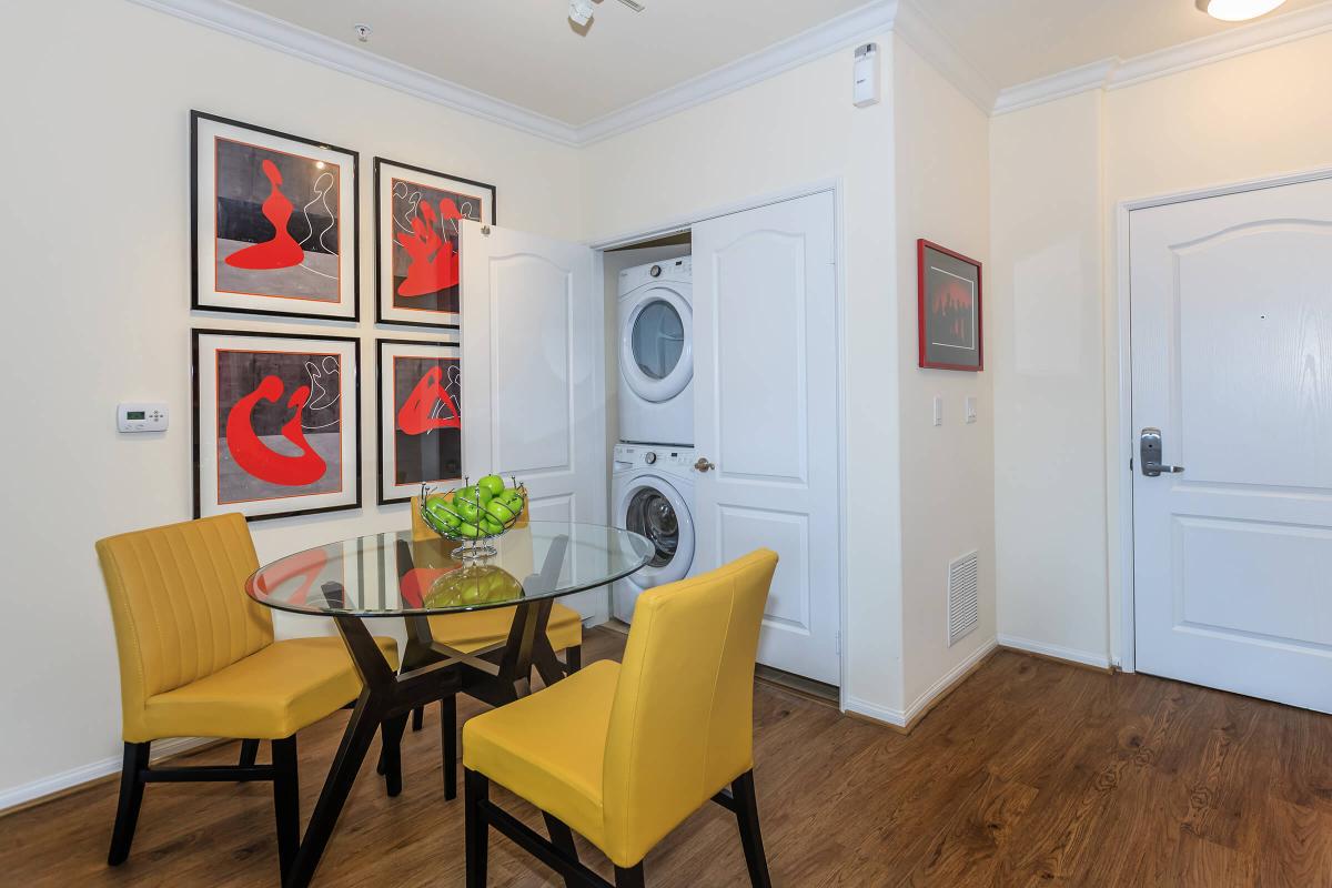 Broadway Palace Apartments - Dining Room