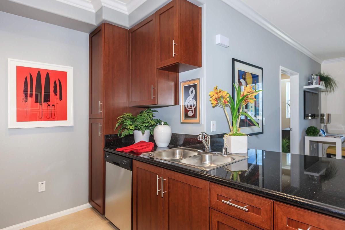 Broadway Palace Apartments - Kitchen