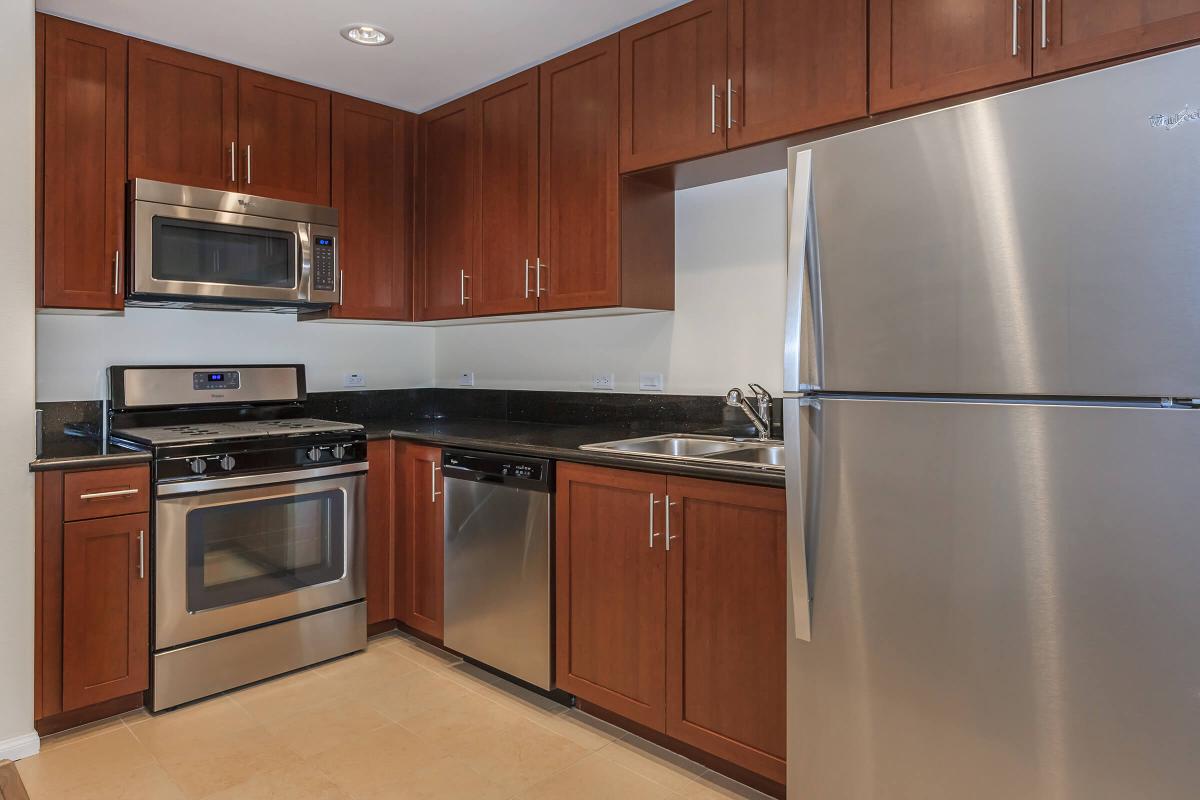 Broadway Palace Apartments - Kitchen