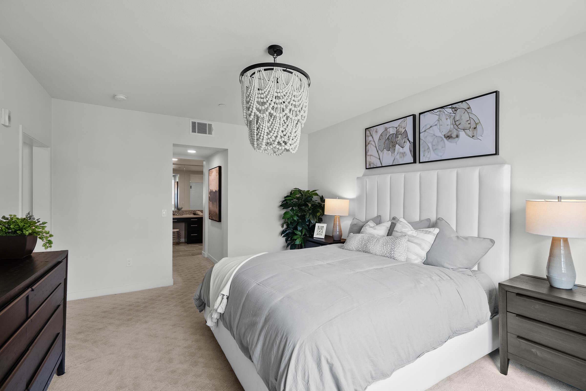 12-Master Bedroom (2).jpg