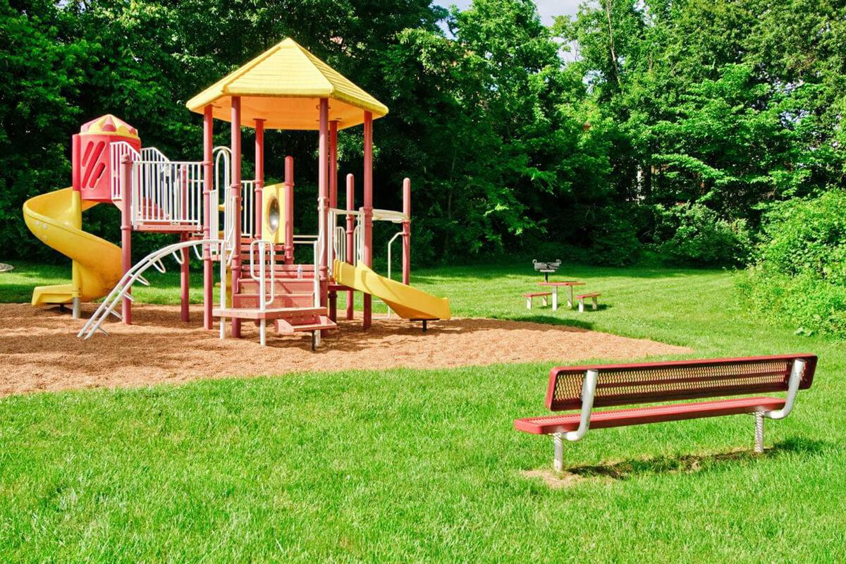 Southmoor Apartments in South County St. Louis, MO - Amenities 03.jpg