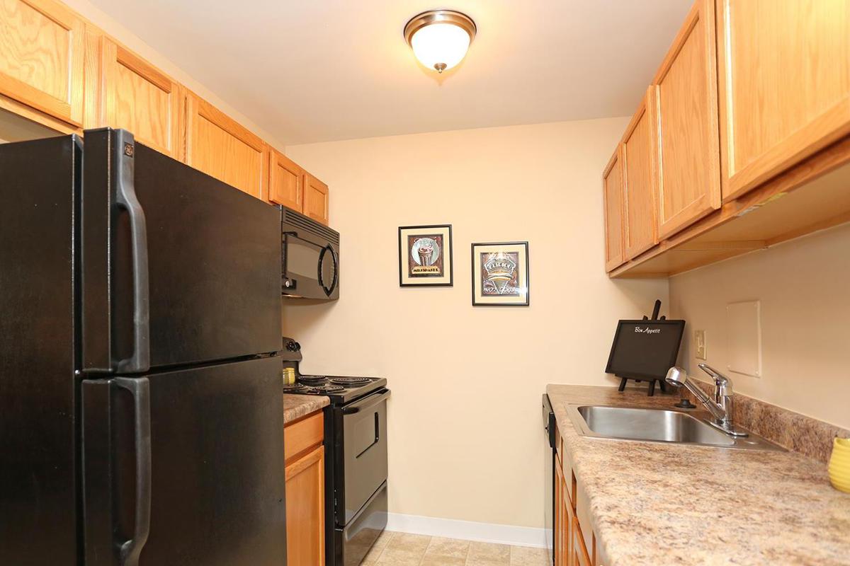 Southmoor Apartments in South County St. Louis, MO - Interior 07.jpg
