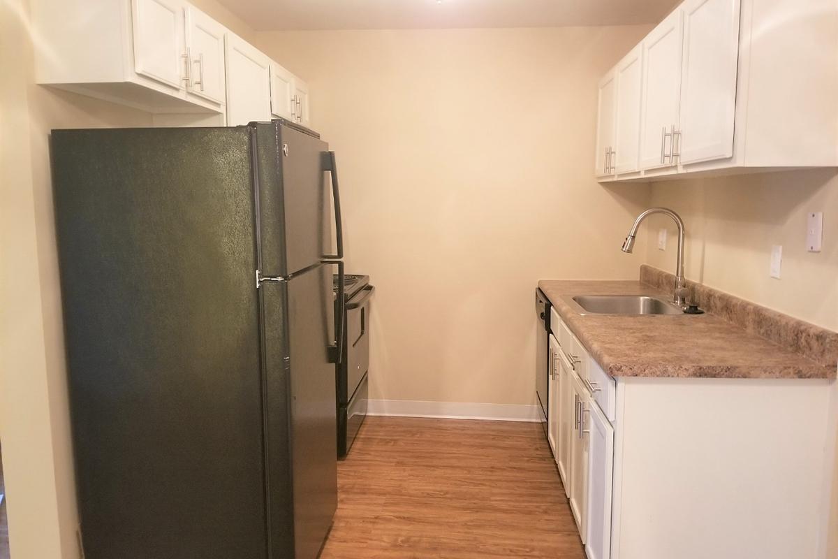 Southmoor Apartments in South County St. Louis, MO - Interior 09.jpg