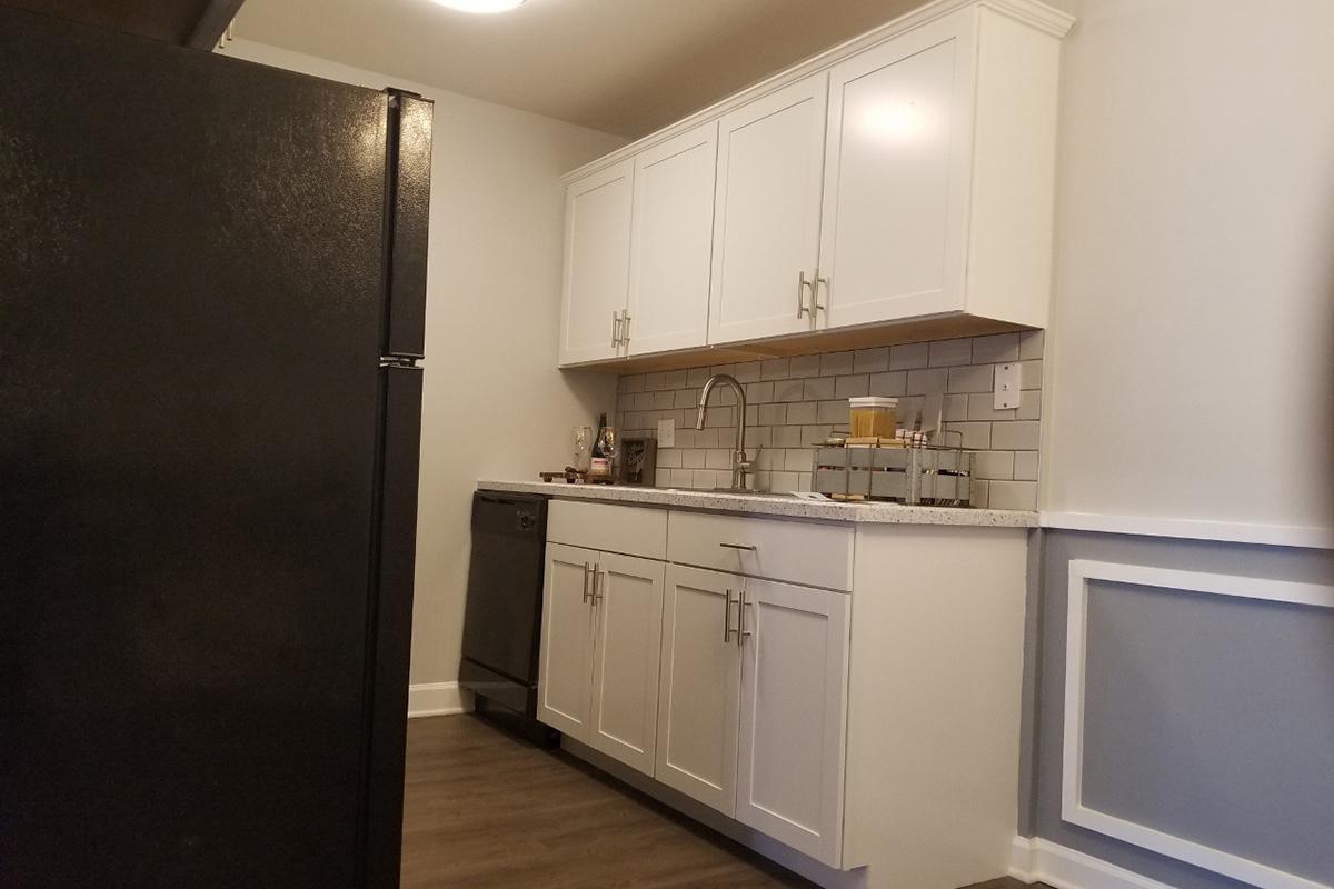 Southmoor Apartments in South County St. Louis, MO - Interior 11.jpg
