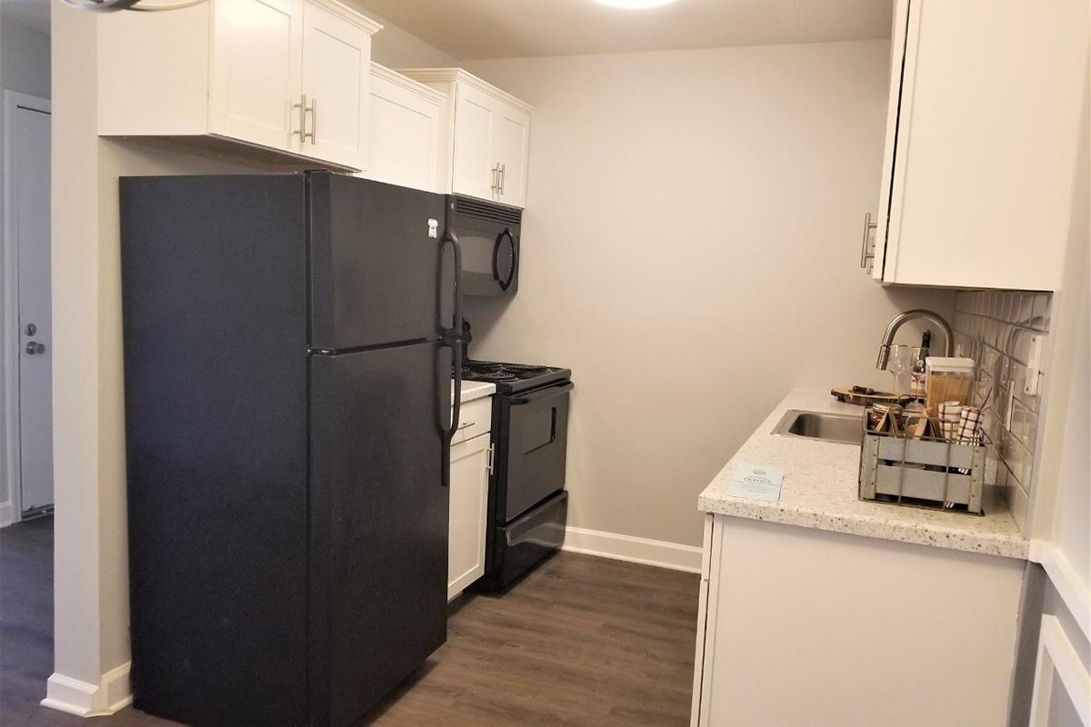 Southmoor Apartments in South County St. Louis, MO - Interior 12.jpg