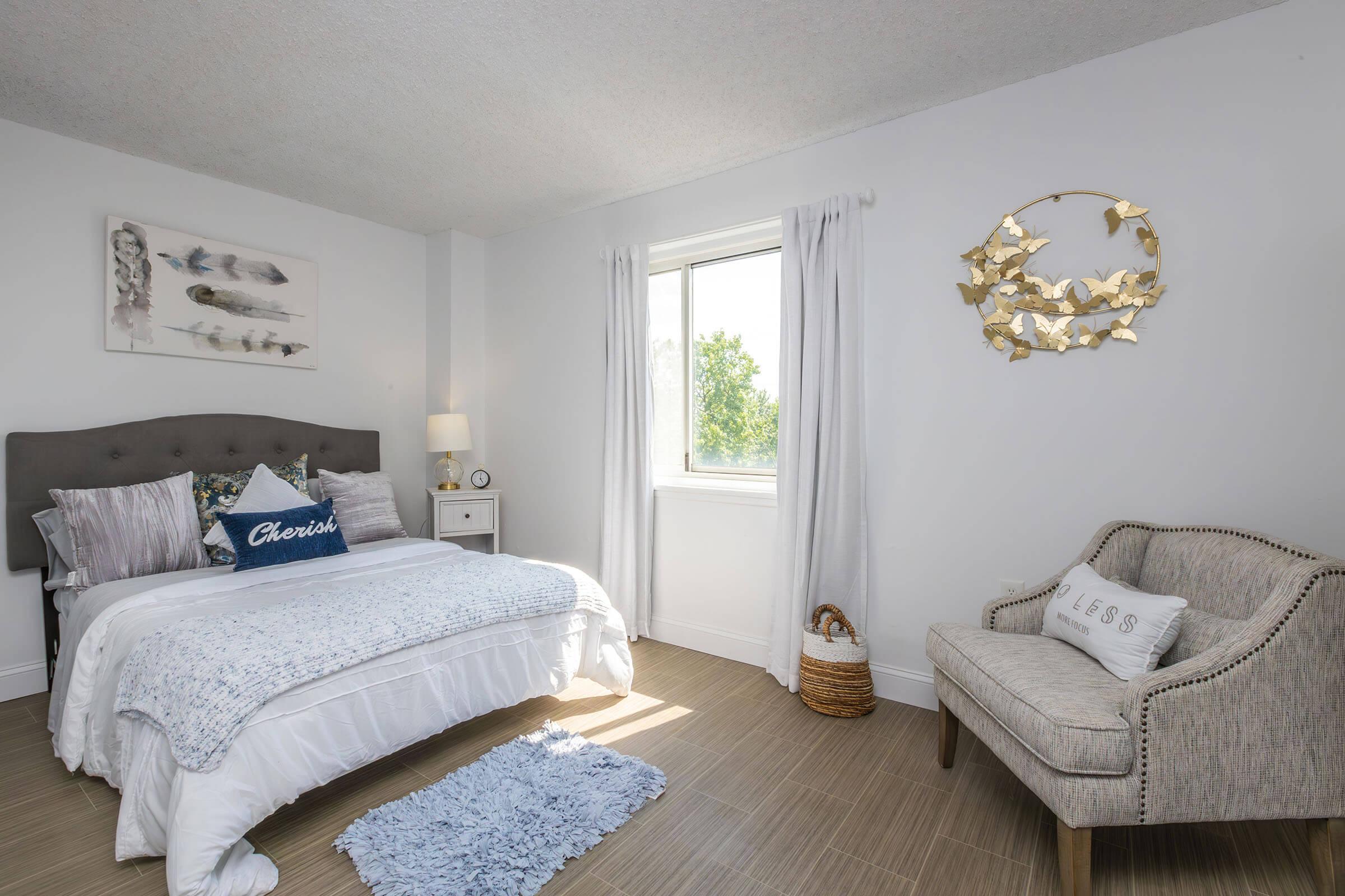 a bedroom with a bed in a hotel room