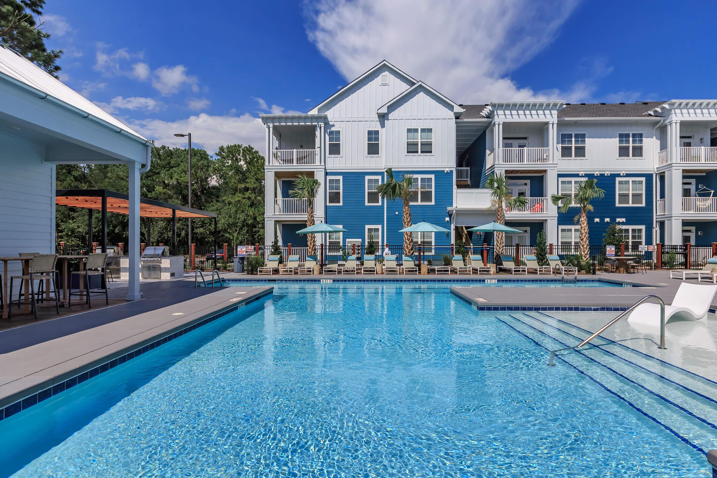 SPARKLING SALTWATER POOL