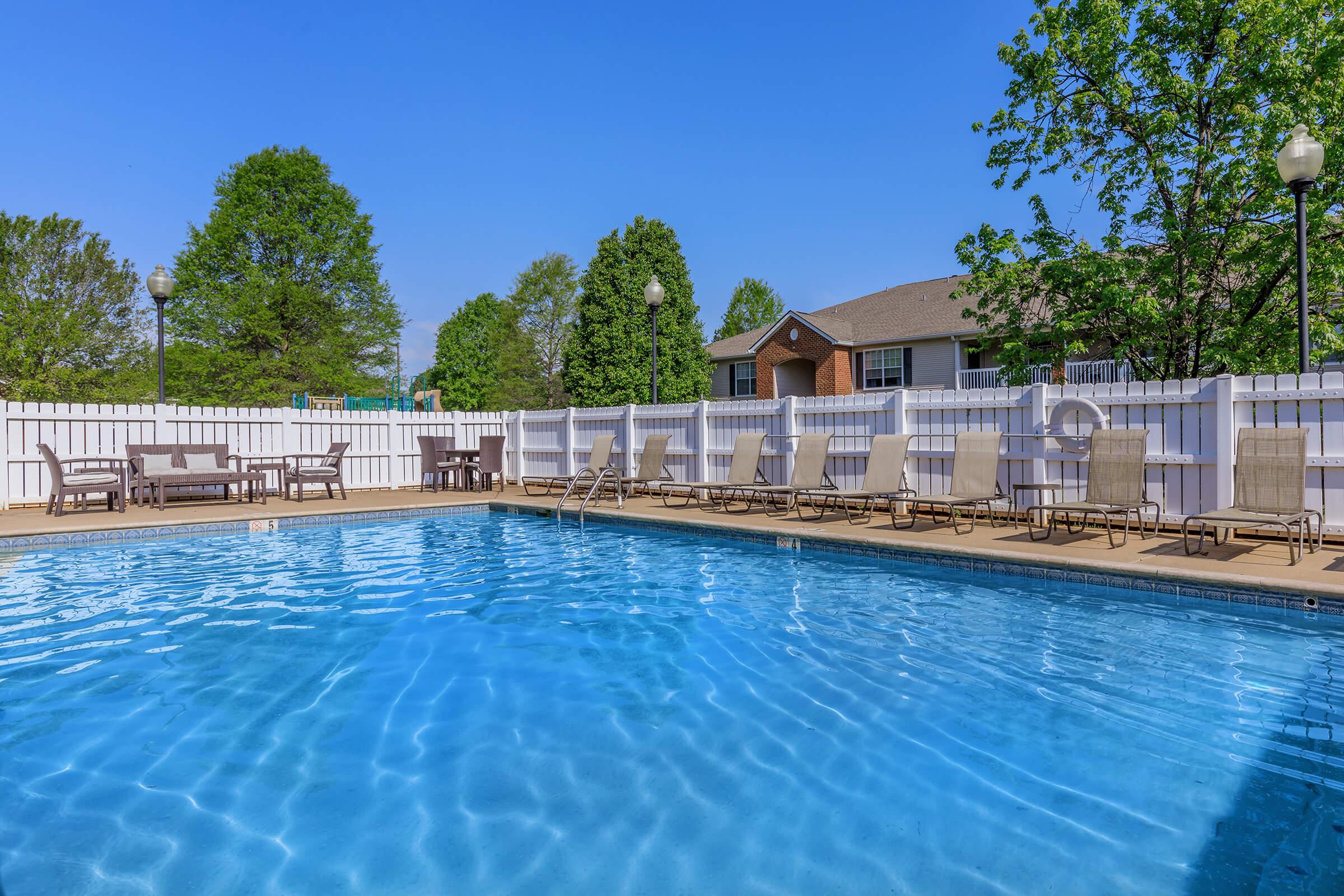 swimming pool at Lakeshore Crossing Apartments 