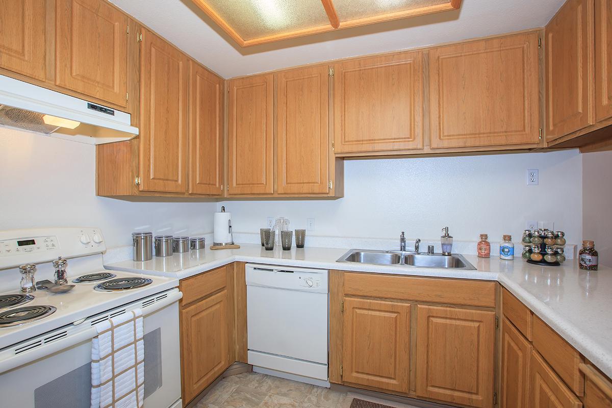 SPACIOUS ALL-ELECTRIC KITCHEN