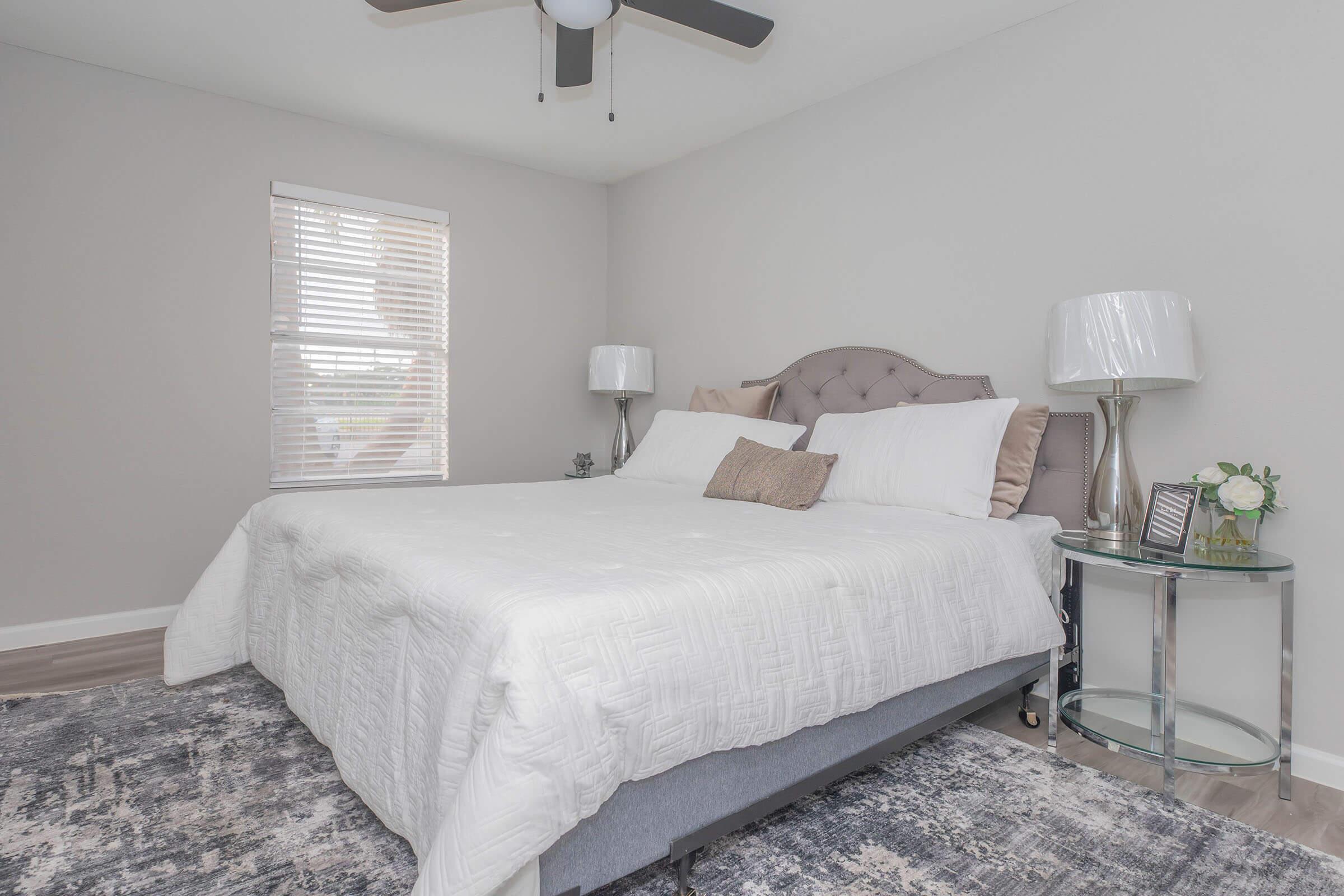 a bedroom with a bed in a hotel room