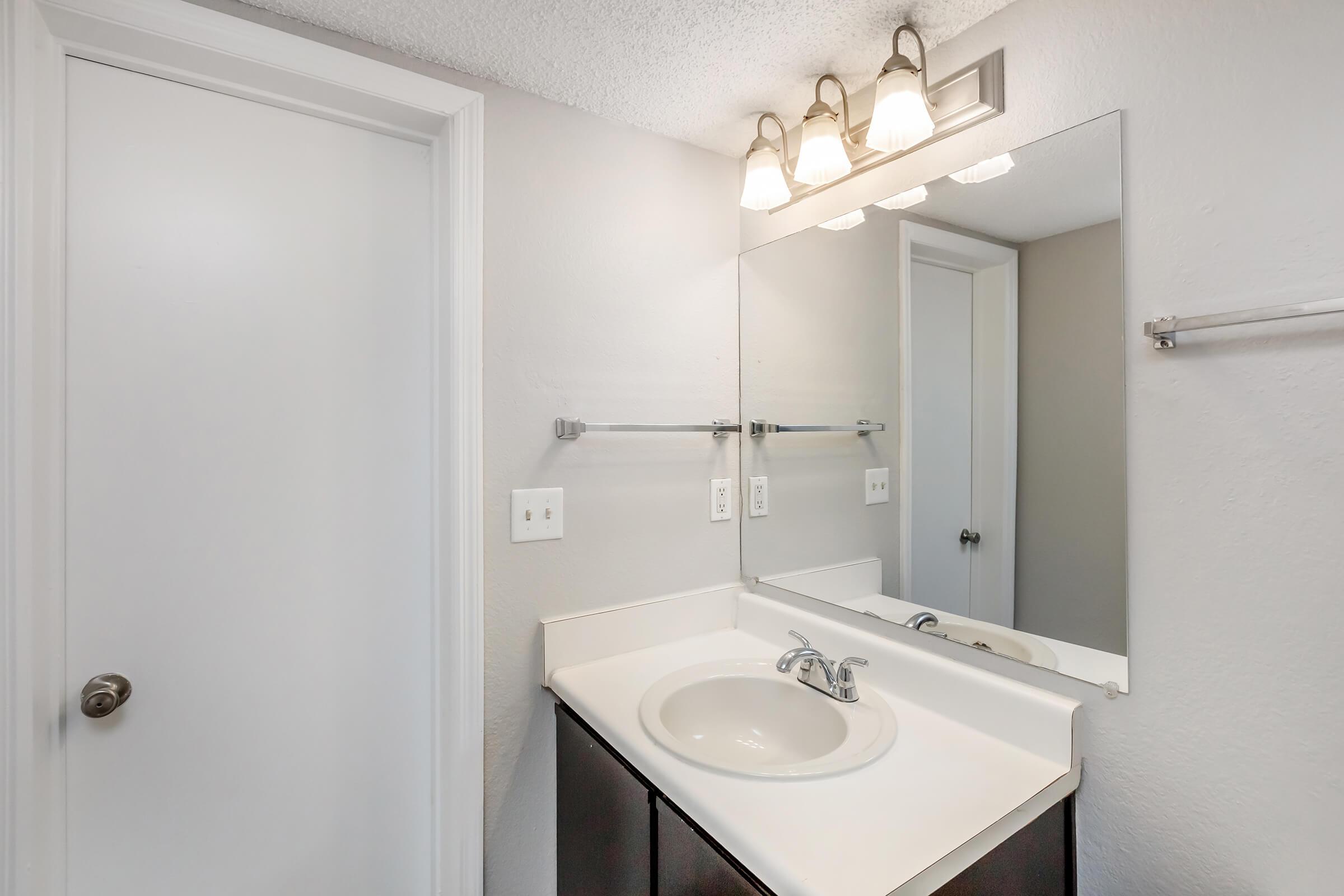 MODERN BATHROOM