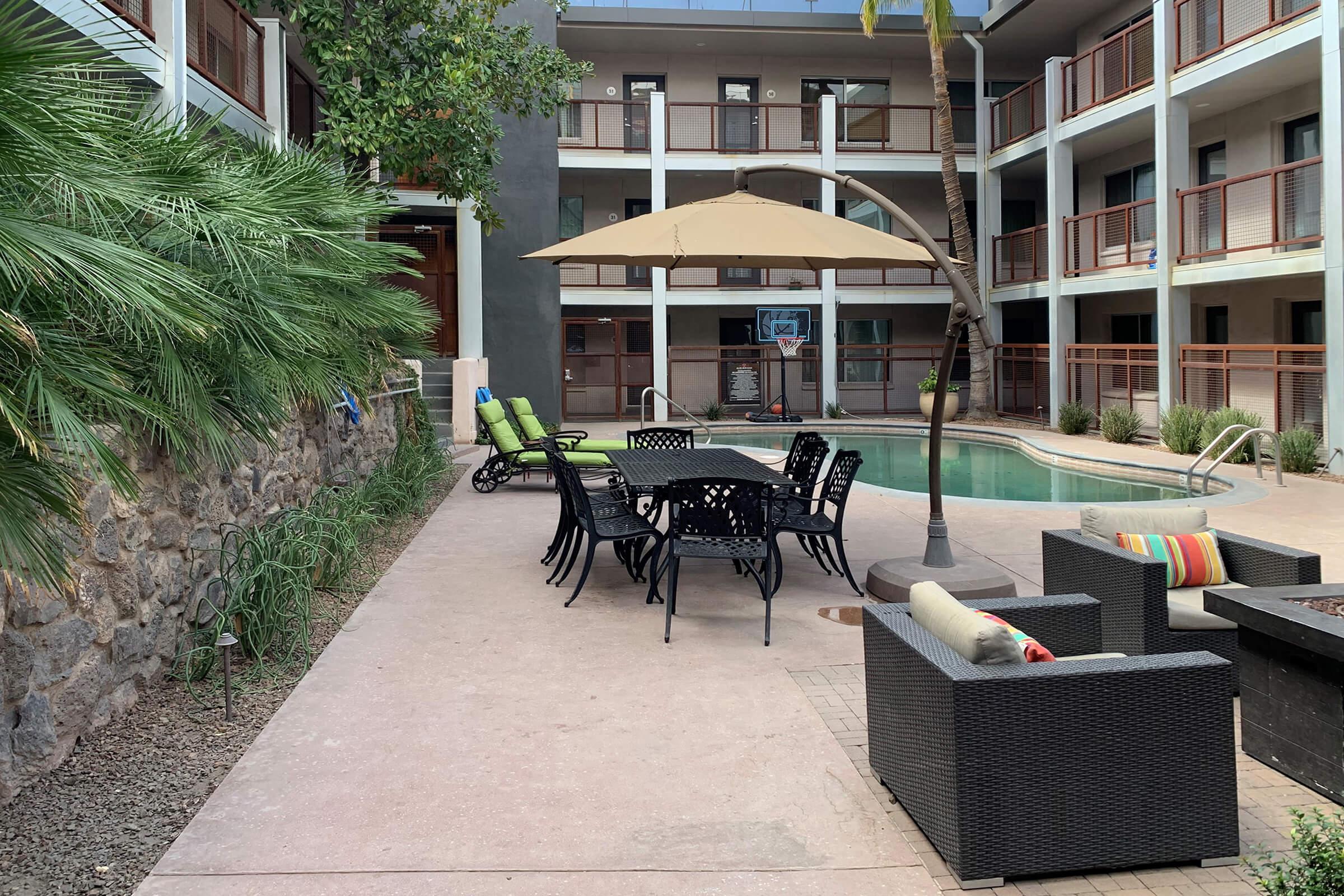 Courtyard Pic2.jpg