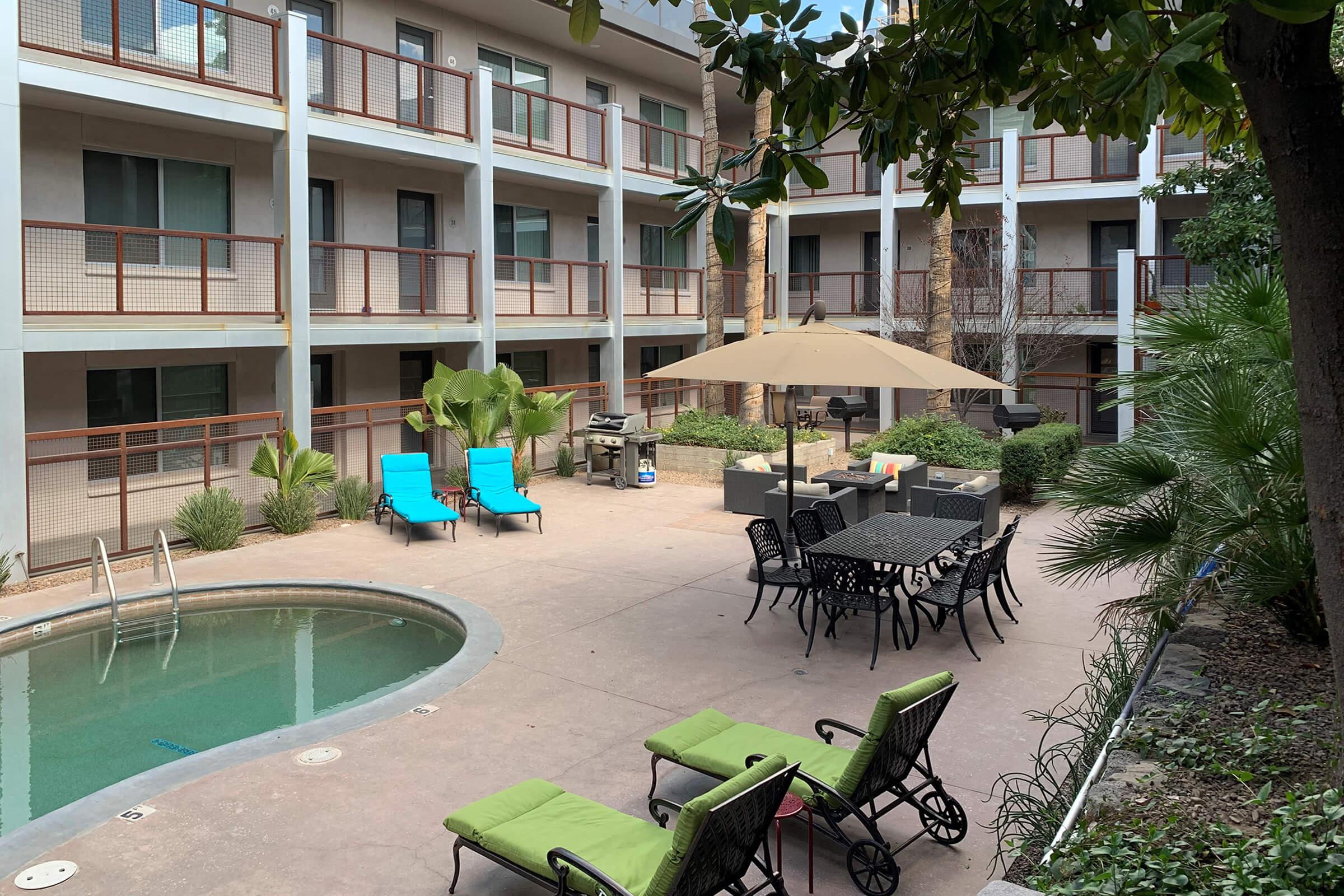 Courtyard Pic3.jpg