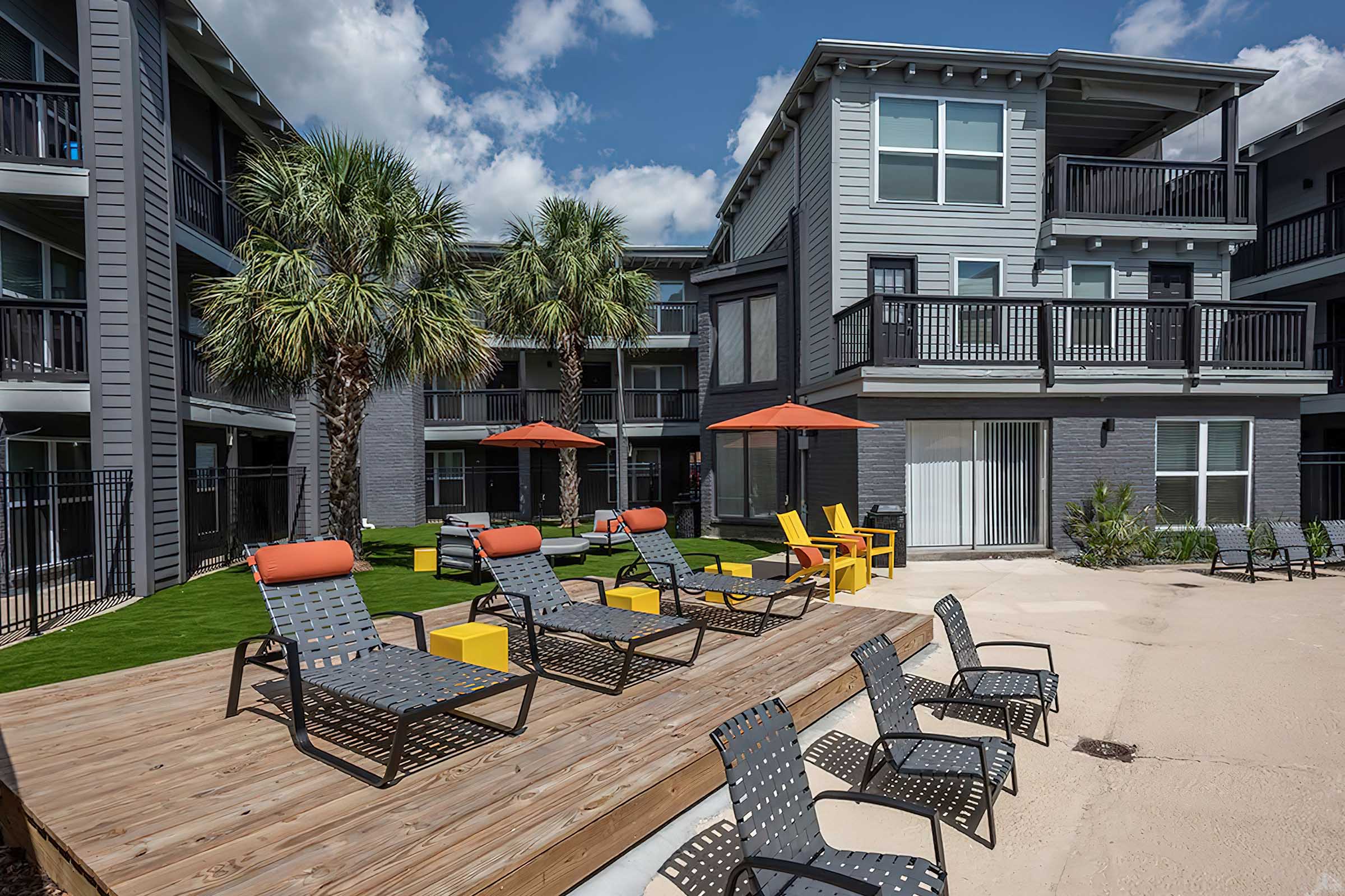 a group of lawn chairs sitting on top of a building